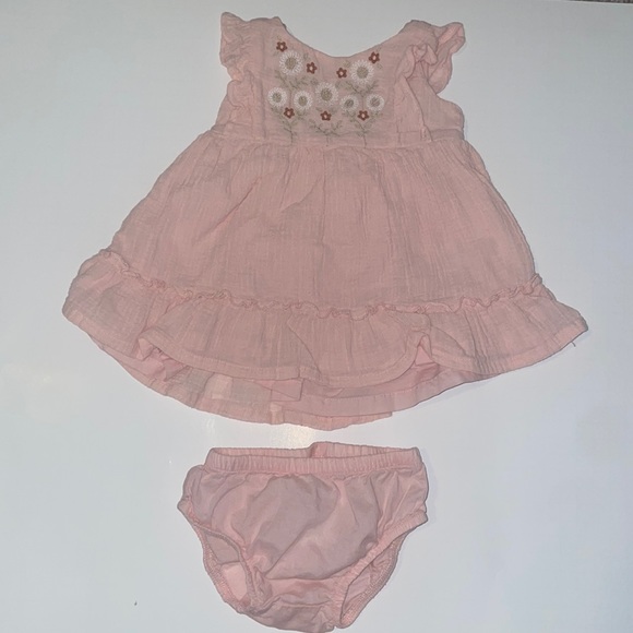 Carter’s size 3 month pink dress! - Picture 1 of 2